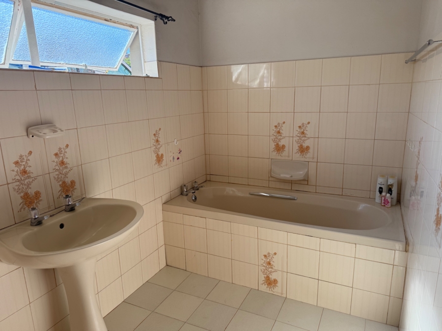 4 Bedroom Property for Sale in Van Wyksdorp Western Cape